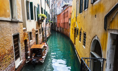 Obraz na płótnie Canvas Damage from dampness in Venice