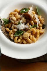 Pasta with mushrooms sauce