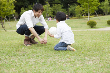 Dad and boy are having fun speaking in the park