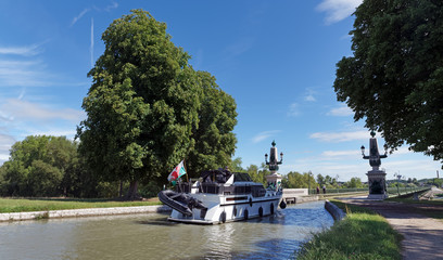 Pont canal de Briare dans le Loiret