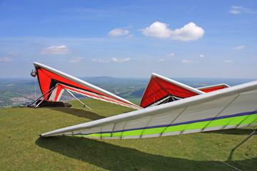 Hang Gliders prepared to fly