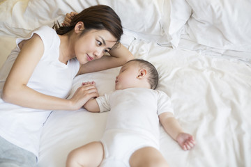 Obraz na płótnie Canvas Young mother with sleeping baby boy
