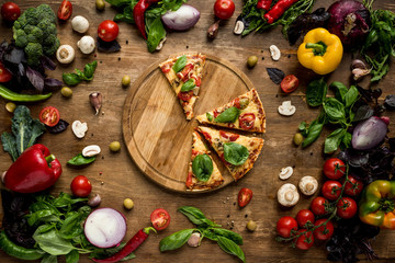 Obraz na płótnie Canvas pizza slices on wooden board