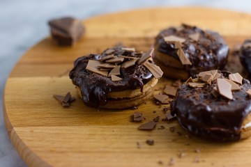 Cinnamon and marshmallow sandwich cookies topped by chocolate