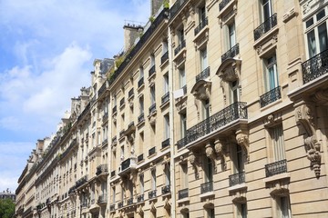 Fototapeta na wymiar Paris apartment buildings