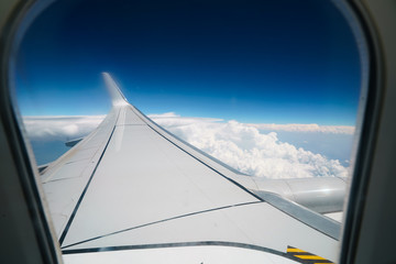 Fototapeta na wymiar Widok z okna samolotu