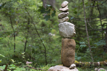Aufgetürmte Steine - Steinpyramide 