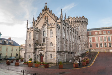 Naklejka premium Monument and church in Dublin, Ireland