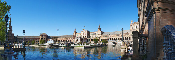 Spagna: vista di Plaza de Espana, la piazza più famosa di Siviglia costruita nel 1928 in stile moresco per l'esposizione Iberoamericana del 1929