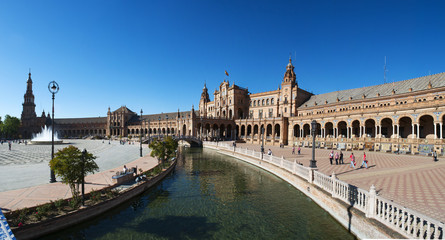 Spagna: vista di Plaza de Espana, la piazza più famosa di Siviglia costruita nel 1928 in stile moresco per l'esposizione Iberoamericana del 1929