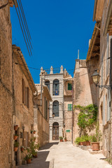 Fototapeta na wymiar Alley in Valldemossa - Mallorca – 3602