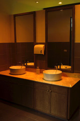 public restroom sinks with mirror