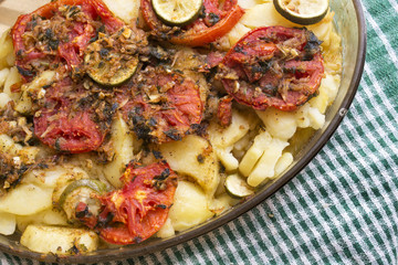Potato gratin with tomatoes