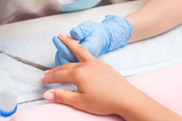 Obraz na płótnie Canvas The master prepares the nails for manicure