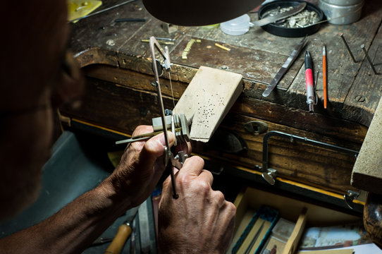 Jeweler making a necklace on his wokshop