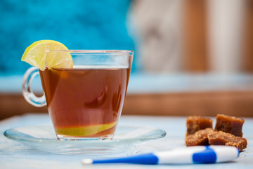 Hot sugarcane-water (aguapanela) with lemon for cold treatment