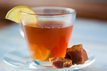 Hot sugarcane-water (aguapanela) with lemon