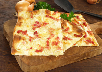 Flammkuchen Stücke - Holzbrett