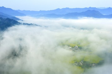 Obraz premium village under the fog
