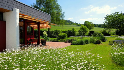Bungalow mit natürlichem Garten in Randlage