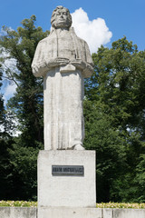 Adam-Mickiewicz-Denkmal in Stettin, (Polen), bei blauem Himmel