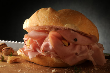 Mortadella مرتديلا モルタデッラ Cucina italiana Mortadela Итальянская кухня イタリア料理   Мортаделла 意式肉腸 Panino Մորտադելա sounding מורטדלה Italian Bologna cuisine Gastronomía food de Italia Italienische Küche  © Comugnero Silvana