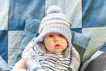 portret funny baby boy in a warm hat