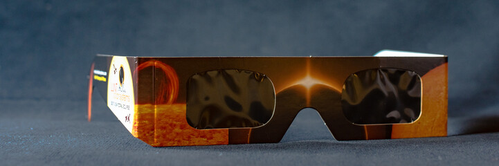 Naklejka premium Eclipse viewing glasses