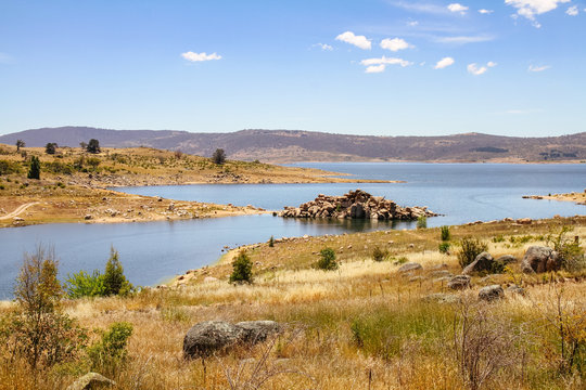 Lake Jindabyne Rocks