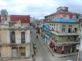 Straßen von Havanna, Hauseingänge, Menschen, Stadtleben, Kuba - Karibik