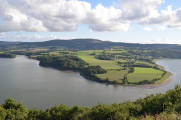 Fototapeta premium Vue de la rivière Aulne et de la presqu'île de Crozon depuis les hauteurs de Rosnoën dans le Finistère