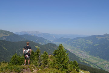 Berglandschaft mit Wanderer