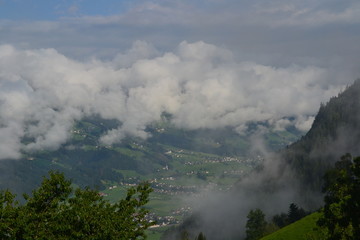 Berglandschaft mit Wolken