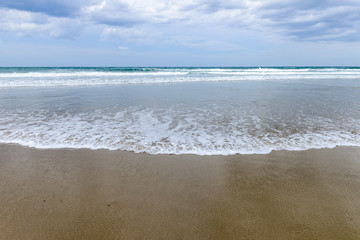 Fototapeta na wymiar view of the ocean and a blue sky 