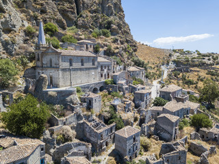 Vista aerea del Paese di Pentedattilo, chiesa e rovine del paese abbandonato, colonia greca sul...