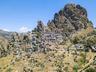 Vista aerea del Paese di Pentedattilo, chiesa e rovine del paese abbandonato, colonia greca sul...