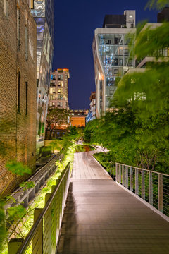 Fototapeta The High Line promenade at night in the heart of Chelsea. Manhattan, New York City