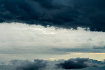 Obraz premium Rain clouds and gloomy sky in black and white