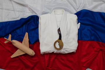 Кимоно на фоне флага России