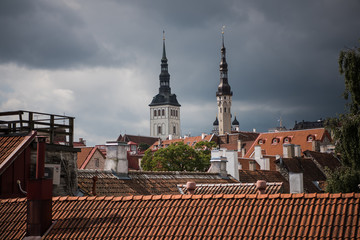 Chmury nad Tallinnem II - obrazy, fototapety, plakaty