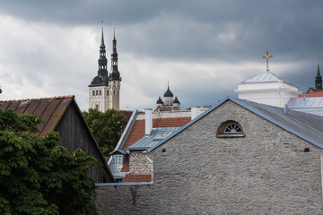 Chmury nad Tallinnem I - obrazy, fototapety, plakaty