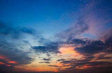 Obraz premium colorful dramatic sky with cloud at sunset