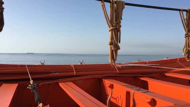 Scialuppa di salvataggio rossa nave da crociera