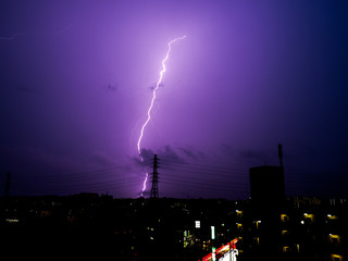 Obraz premium Lightning striking ground
