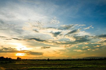 Obraz premium colorful dramatic sky with cloud at sunset