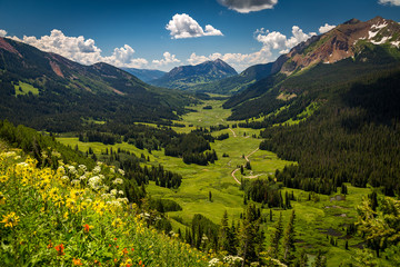 Beautiful Crested Butte's Gothic Valley from above  - obrazy, fototapety, plakaty