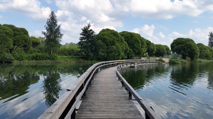 Fototapeta premium Curved wooden walkways across the lake