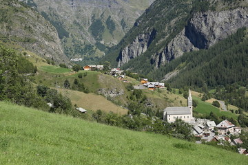 Fototapeta na wymiar Village Orcières Alpes du sud