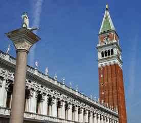 Fototapeta na wymiar campanile de Venise