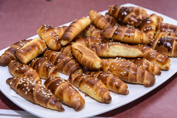 Roasted cakes with sesame